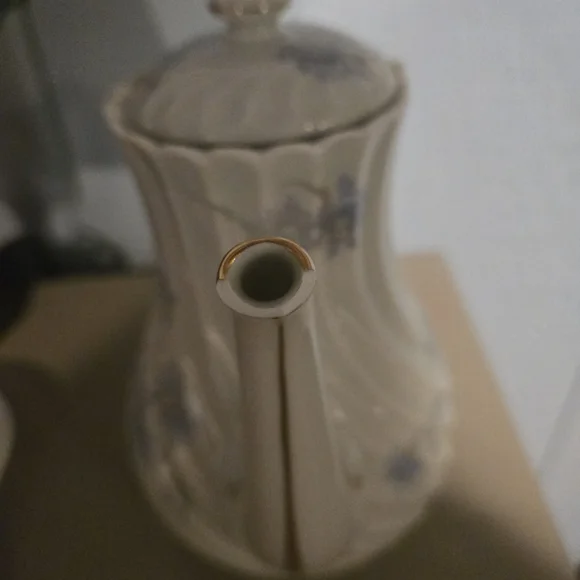 VINTAGE Haviland White Teapot with Blue Floral Design - Picture 8 of 16